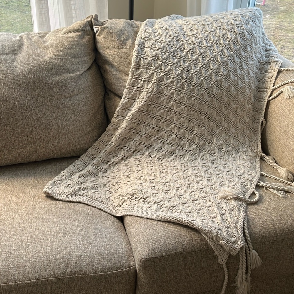 Throw blanket